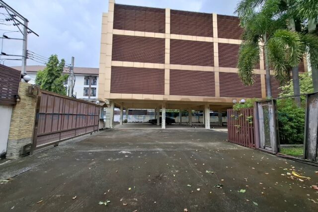 SP24605 อาคารสำนักงาน พร้อมบ้านพักอาศัยและสระว่ายน้ำ สุขุมวิท101 ปุณณวิถี